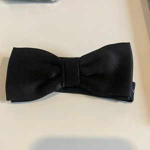 4” x 2” Classic italiano Silk Bow tie